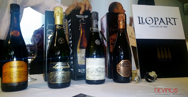 (De izquierda a derecha) Integral, Leopardi, Gran Reserva y Ex·Vite de Cavas Llopart [Salón del Cava Premium 2015], Rte. Pedro Larumbe. Fuente: Devinos con Alicia