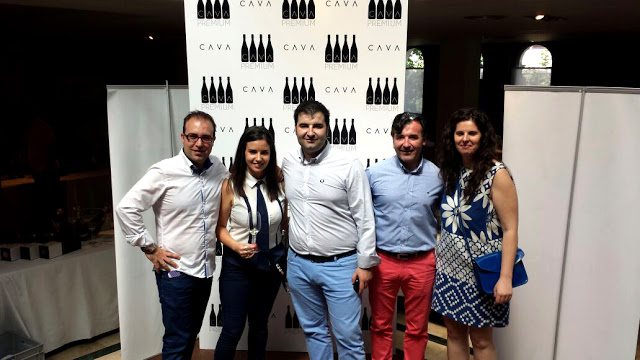 TeamSoria en Salón del Cava Premium 2015 [Diego Muñoz, Elena Lucas (de Restaurante La Lobita ambos), Juan Carlos Benito (de Convento. Espacio Grumer) y, su hermano, José Antonio], Rte. Pedro Larumbe. Fuente: Juan Carlos Benito