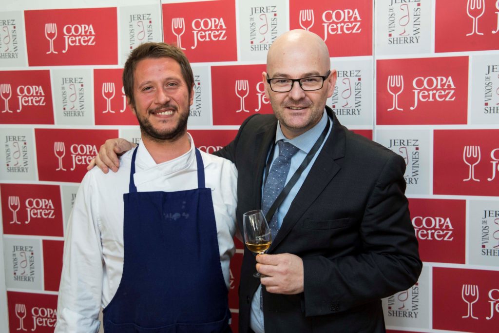 Juan Luis García y el chef Matteo Pierazzoli de Casa Marcial. Copyrighg: CR Vinos de Jerez