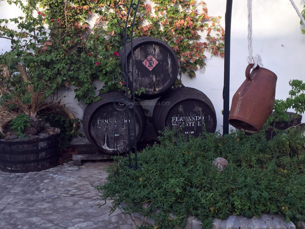 Patio de Bodegas Fernando de Castilla, Marco de Jerez. Copyright: devinosconalicia.com