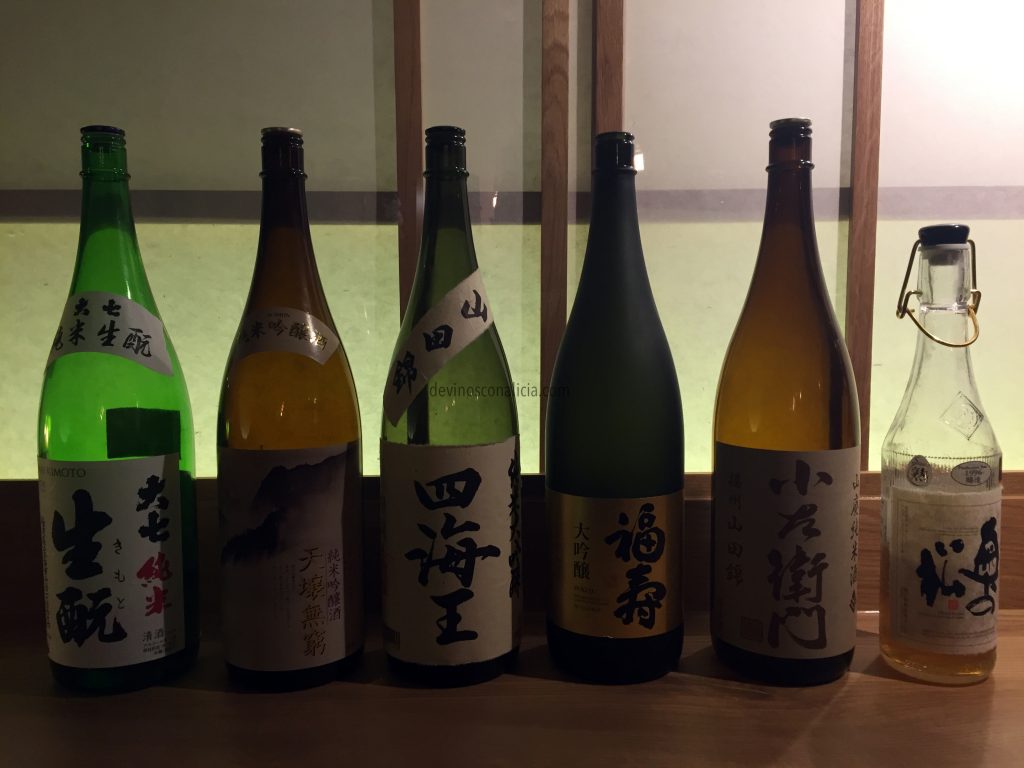 Degustación de varios tipos de sake. Copyright: devinosconalicia.com 