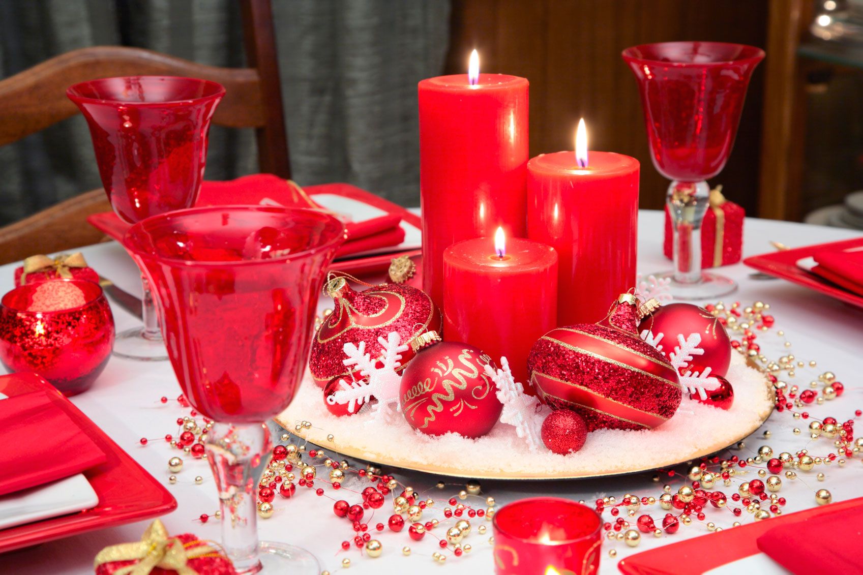 Decoración de una mesa navideña. Copyright: Hogarmanía