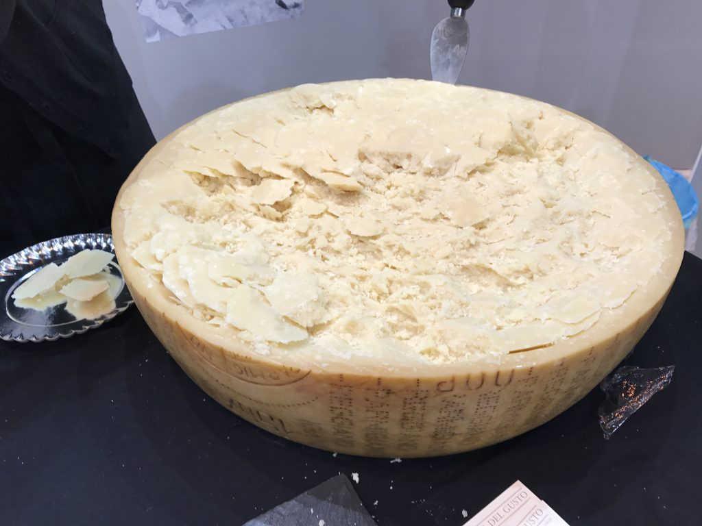 Parmigiano reggiano. Copyright: www.devinosconalicia.com