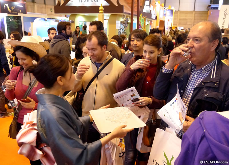 Seminario de sake en el stand de Japón. Copyright: www.devinosconalicia.com