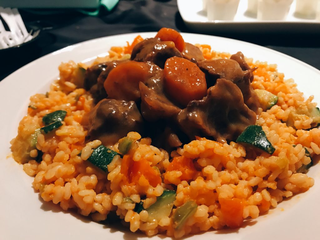 Rabo de Toro con arroz a la jardinera de Restaurante Manolo 1934. Copyright: Alicia Gómez para www.devinosconalicia.com