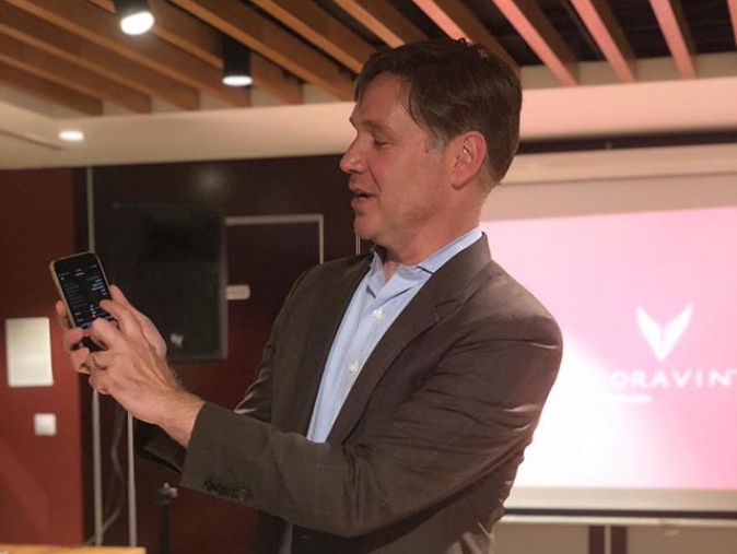 Greg Lambrecht, fundador de Coravin, durante la presentación en España del Model Eleven en Lavinia.