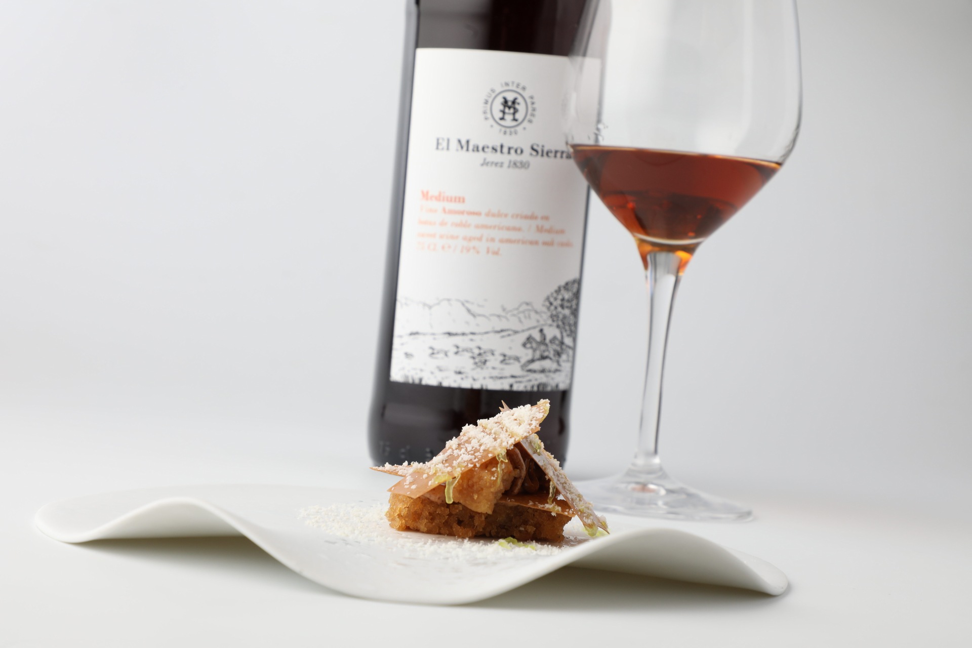 Propuesta de postre Almendra salada, coca soja calada de Brandy de Jerez y limón con Amoroso Medium Dry de Bodegas El Maestro Sierra del restaurante BonAmb**, de Xàbia, en la Final Nacional de Copa Jerez Forum & Competition 2019