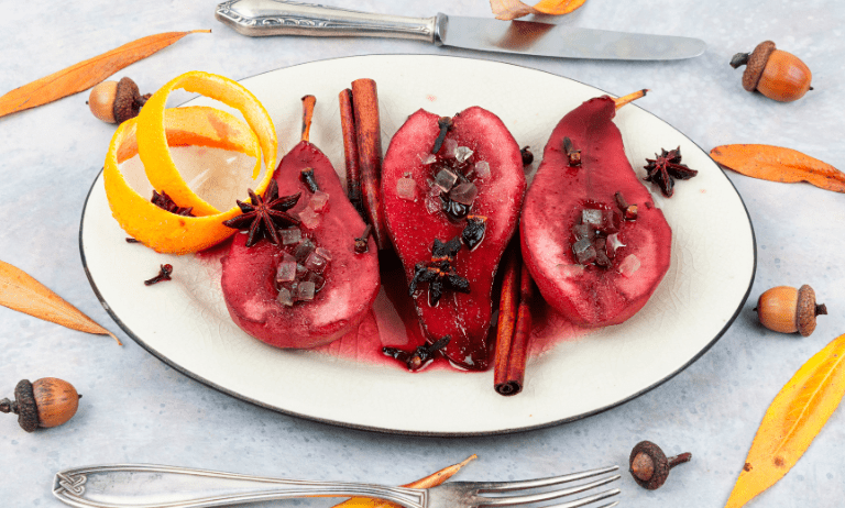 "Sumérgete en el deleite culinario con nuestras irresistibles Peras al Vino. Una fusión única de dulzura frutal y el bouquet exquisito del vino tinto. ¡Una experiencia sensorial que no olvidarás!