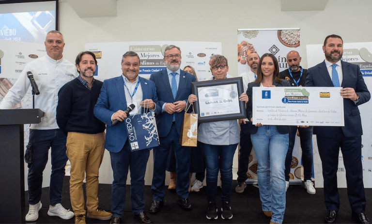 Plato de verdinas con llampares y salmonetes, especialidad ganadora de La Escollera en el Concurso Nacional de Gastronomía.