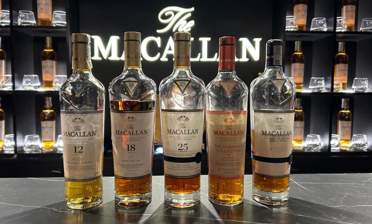 Imagen destacada de una elegante cata de whisky The Macallan, mostrando botellas de distintas ediciones en un entorno lujoso y sofisticado, representando la experiencia sensorial y el lujo asociado a la marca.